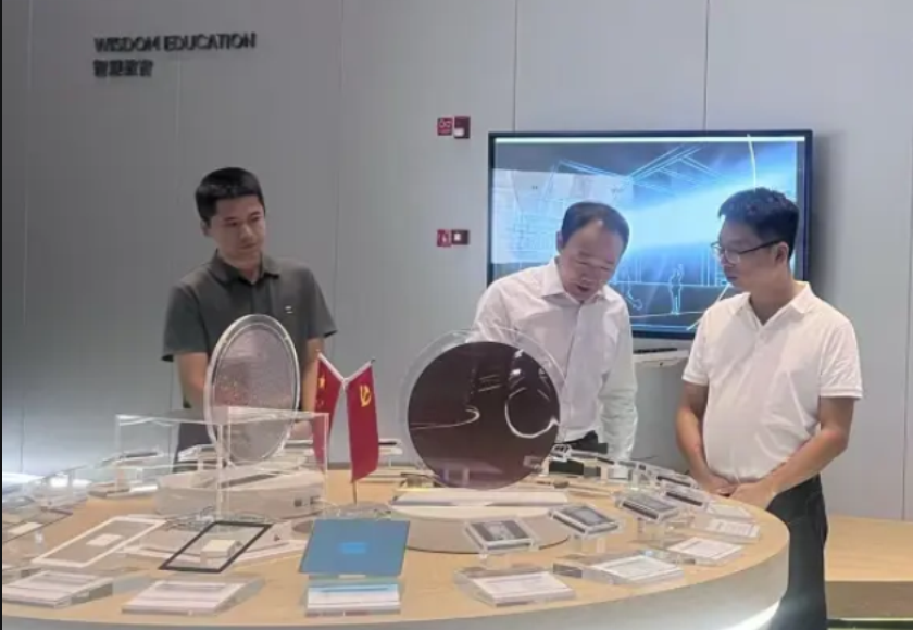 漳州台商投资区党工委委员、管委会副主任吴勇平一行莅临以晴集团中科智谷产业园调研